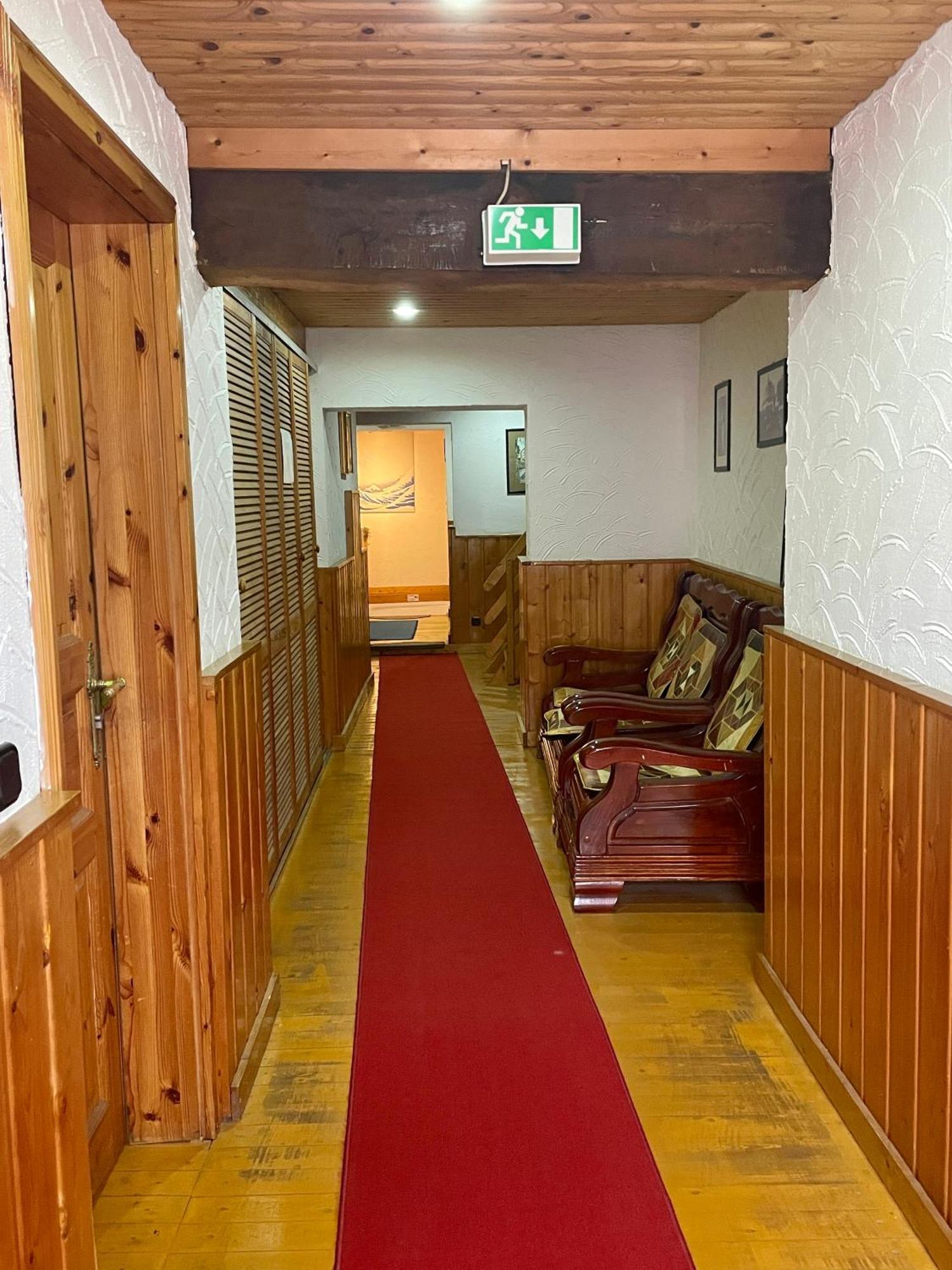 Hotel Altes Faehrhaus Duisburg Exterior photo